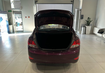 Подержанный автомобиль Hyundai Solaris Sedan 2012 года (7 фото)
