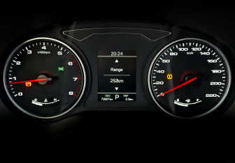 Подержанный автомобиль Москвич 3 2023 года (13 фото)