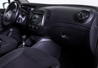 Подержанный автомобиль Renault Kaptur 2019 года (10 фото)
