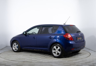 Подержанный автомобиль Kia Ceed Hatchback 2008 года (7 фото)