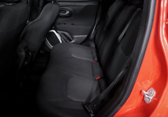 Подержанный автомобиль Jeep Renegade 2018 года (10 фото)
