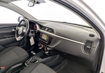 Подержанный автомобиль Kia Rio Hatchback 2021 года (11 фото)