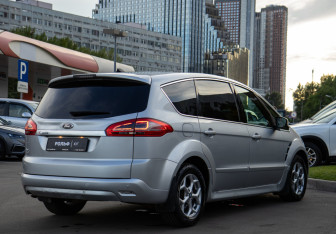 Подержанный автомобиль Ford S-MAX 2011 года (4 фото)