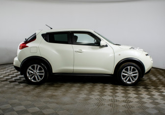 Подержанный автомобиль Nissan Juke 2011 года (4 фото)