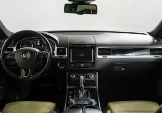Подержанный автомобиль Volkswagen Touareg 2014 года (12 фото)