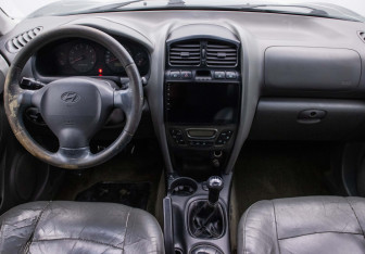 Подержанный автомобиль Hyundai Santa Fe 2003 года (13 фото)
