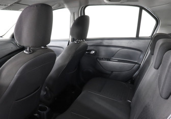 Подержанный автомобиль Renault Logan Sedan 2019 года (12 фото)