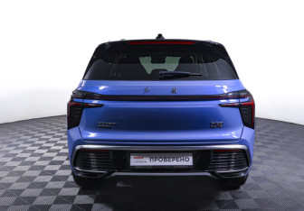 Подержанный автомобиль Hongqi HS3 2025 года (6 фото)