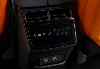 Подержанный автомобиль Zeekr 001 2023 года (16 фото)