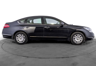 Подержанный автомобиль Nissan Teana 2011 года (4 фото)