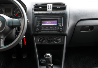 Подержанный автомобиль Volkswagen Polo Sedan 2013 года (14 фото)
