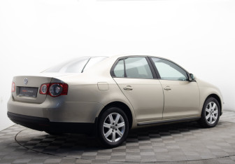 Подержанный автомобиль Volkswagen Jetta Sedan 2007 года (5 фото)