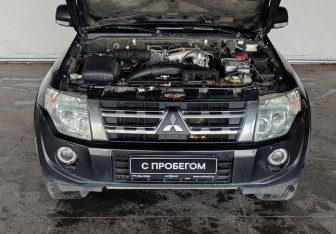 Подержанный автомобиль Mitsubishi Pajero 2013 года (17 фото)