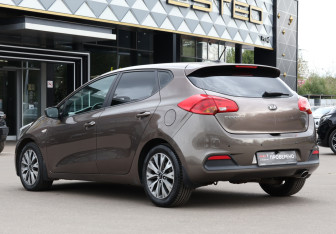 Подержанный автомобиль Kia Ceed Hatchback 2013 года (7 фото)