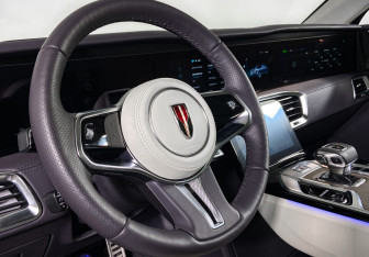Подержанный автомобиль Hongqi E-HS9 2023 года (17 фото)
