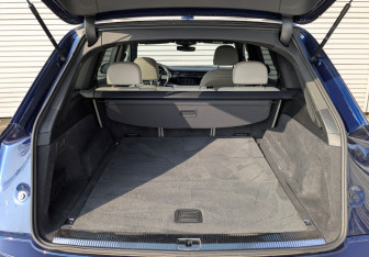 Подержанный автомобиль Audi Q7 2023 года (10 фото)