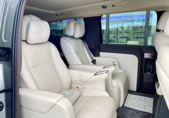 Подержанный автомобиль LiXiang Mega 2024 года (25 фото)