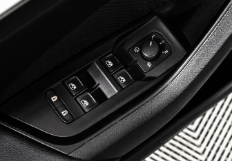 Подержанный автомобиль Skoda Octavia Liftback 2022 года (16 фото)