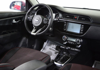 Подержанный автомобиль Kia Rio Hatchback 2018 года (13 фото)
