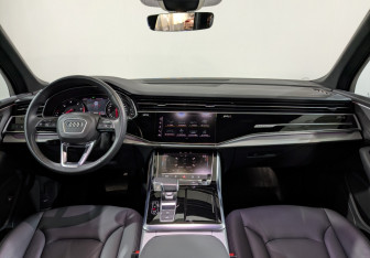 Подержанный автомобиль Audi Q7 2020 года (25 фото)