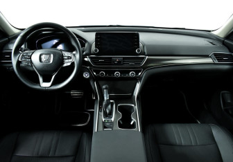 Подержанный автомобиль Honda Accord Sedan 2021 года (10 фото)