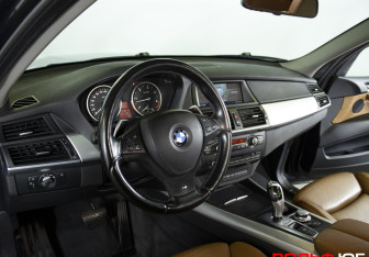 Подержанный автомобиль BMW X5 2009 года (9 фото)