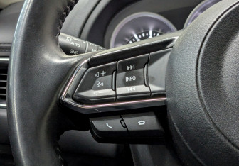 Подержанный автомобиль Mazda CX-5 2022 года (11 фото)