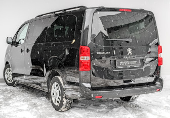 Подержанный автомобиль Peugeot Traveller 2022 года (7 фото)