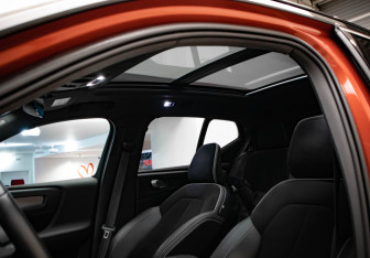 Подержанный автомобиль Volvo XC40 2019 года (22 фото)