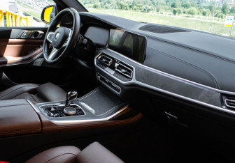 Подержанный автомобиль BMW X7 2021 года (9 фото)
