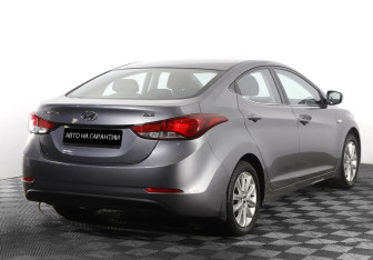 Подержанный автомобиль Hyundai Elantra Sedan 2015 года (3 фото)