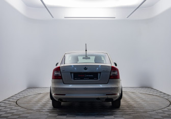 Подержанный автомобиль Mitsubishi Pajero Sport 2020 года (6 фото)