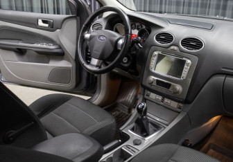 Подержанный автомобиль Ford Focus Hatchback 2008 года (11 фото)