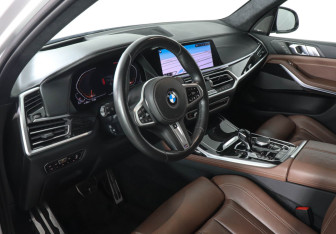 Подержанный автомобиль BMW X7 2019 года (11 фото)