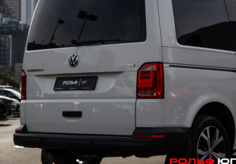 Подержанный автомобиль Volkswagen Caravelle 2018 года (15 фото)