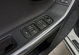 Подержанный автомобиль Volvo S60 2014 года (12 фото)