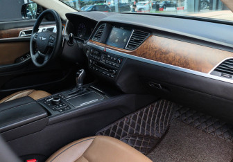 Подержанный автомобиль Hyundai Genesis 2015 года (7 фото)