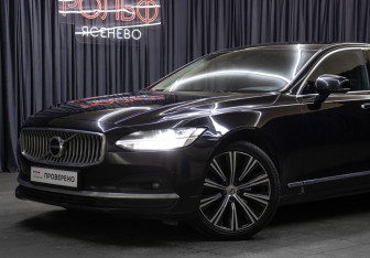 Подержанный автомобиль Volvo S90 2021 года (24 фото)