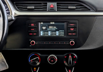 Подержанный автомобиль Kia Rio Hatchback 2021 года (15 фото)