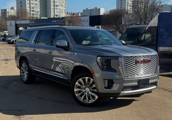 Подержанный автомобиль GMC Yukon 2023 года (3 фото)