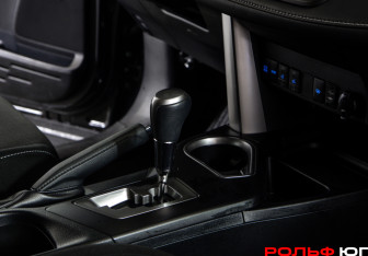 Подержанный автомобиль Toyota RAV4 2018 года (14 фото)