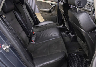 Подержанный автомобиль Audi A4 Sedan 2005 года (12 фото)