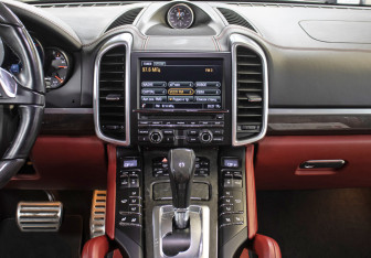 Подержанный автомобиль Porsche Cayenne 2014 года (14 фото)