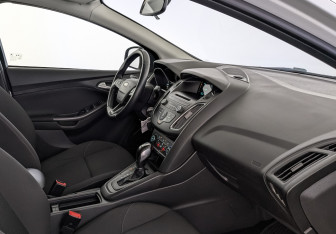 Подержанный автомобиль Ford Focus Hatchback 2018 года (13 фото)