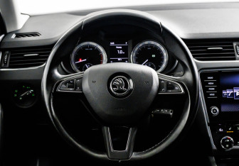 Подержанный автомобиль Skoda Octavia Liftback 2017 года (12 фото)