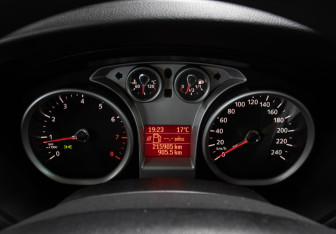 Подержанный автомобиль Ford Focus Sedan 2010 года (13 фото)