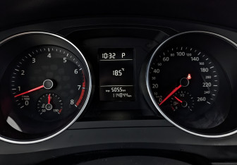 Подержанный автомобиль Volkswagen Jetta Sedan 2015 года (16 фото)