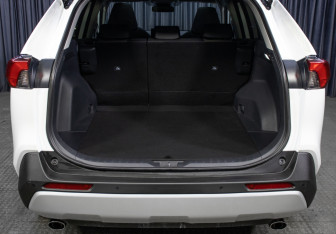 Подержанный автомобиль Toyota RAV4 2024 года (10 фото)