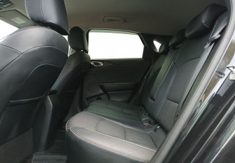 Подержанный автомобиль Kia Ceed Hatchback 2018 года (11 фото)