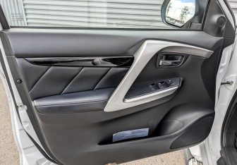 Подержанный автомобиль Mitsubishi Pajero Sport 2019 года (19 фото)